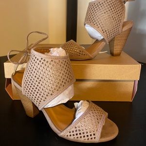 Charlotte Russe heeled sandals size 6